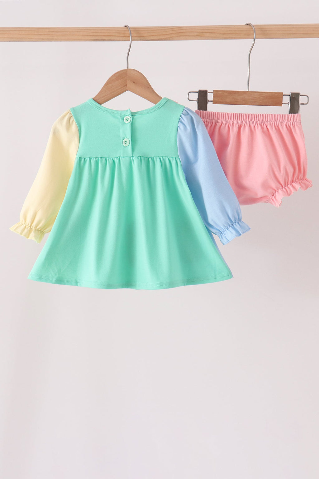 Colorblock character applique ruffle bloomer set